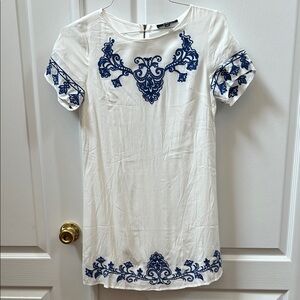 Lulu's White Dress with Blue Embroidery, Never worn NWT